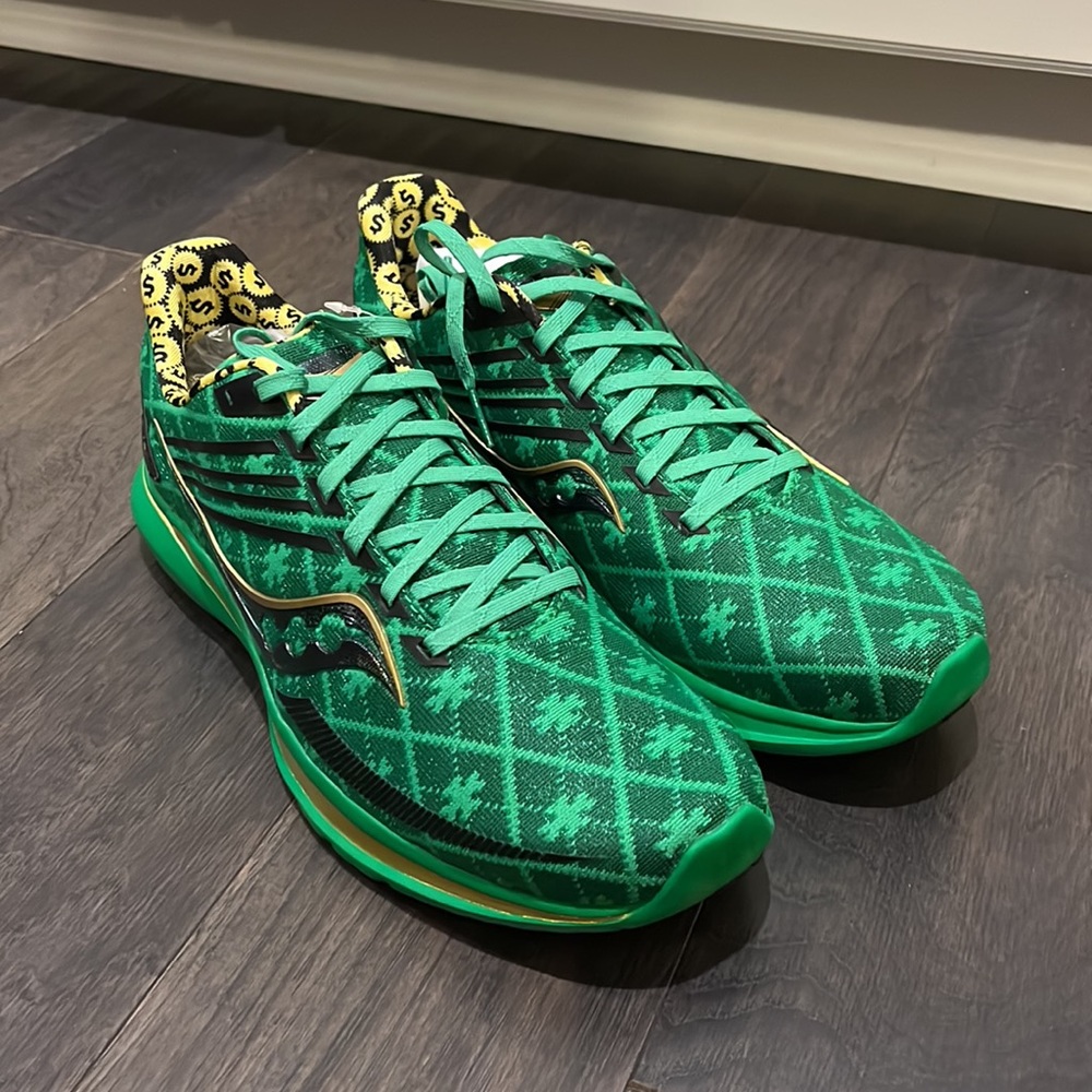 Saucony Kinvara 12 St. Patrick’s Pattys Day Clover Green Shoes Sneakers Mens 9.5